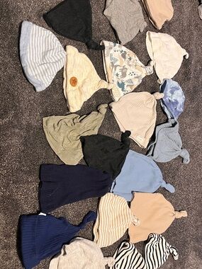 Assorted Baby Knot Hats - Neutral & Pastel Mix